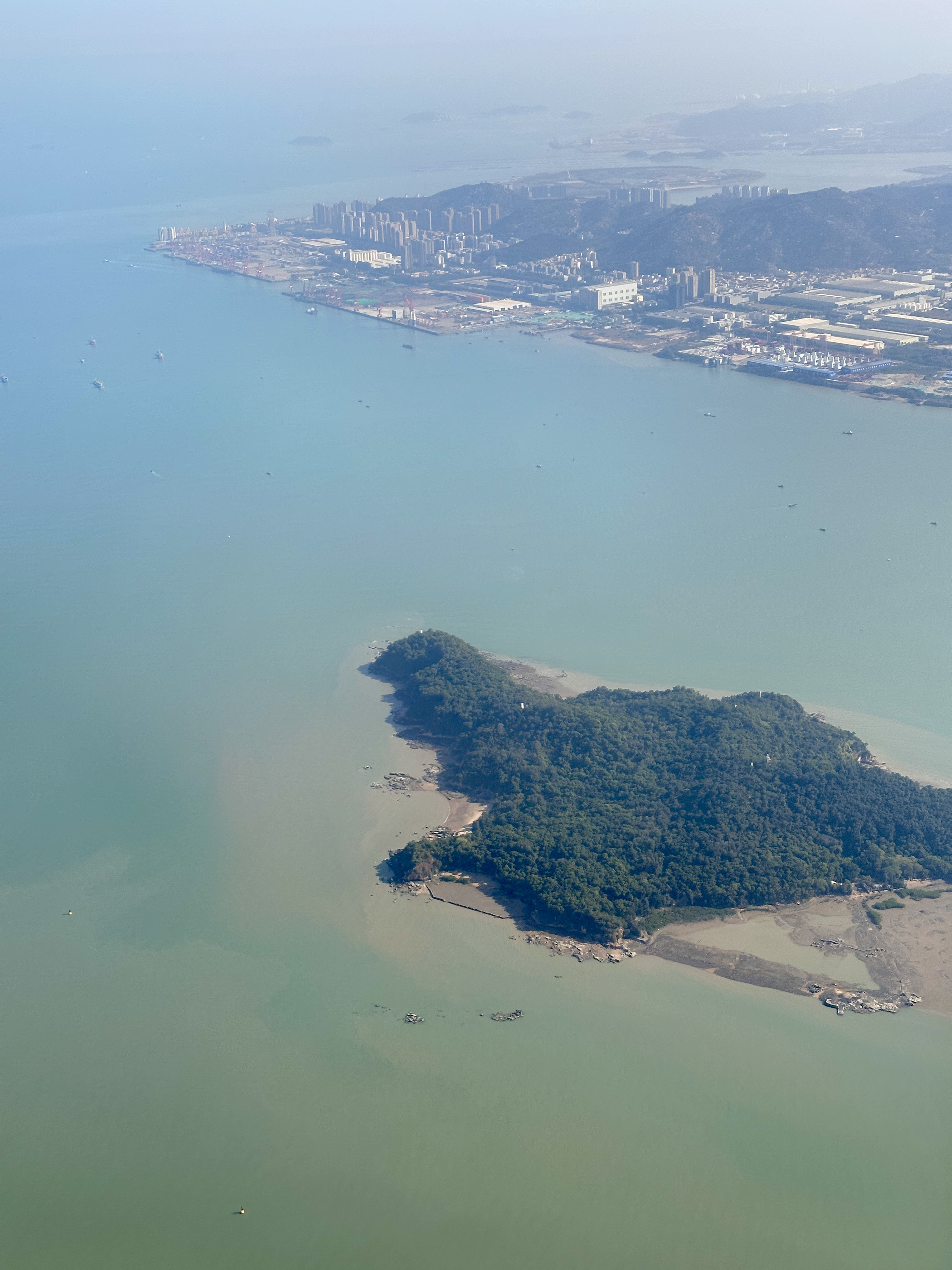 厦门降落前看到的的小岛