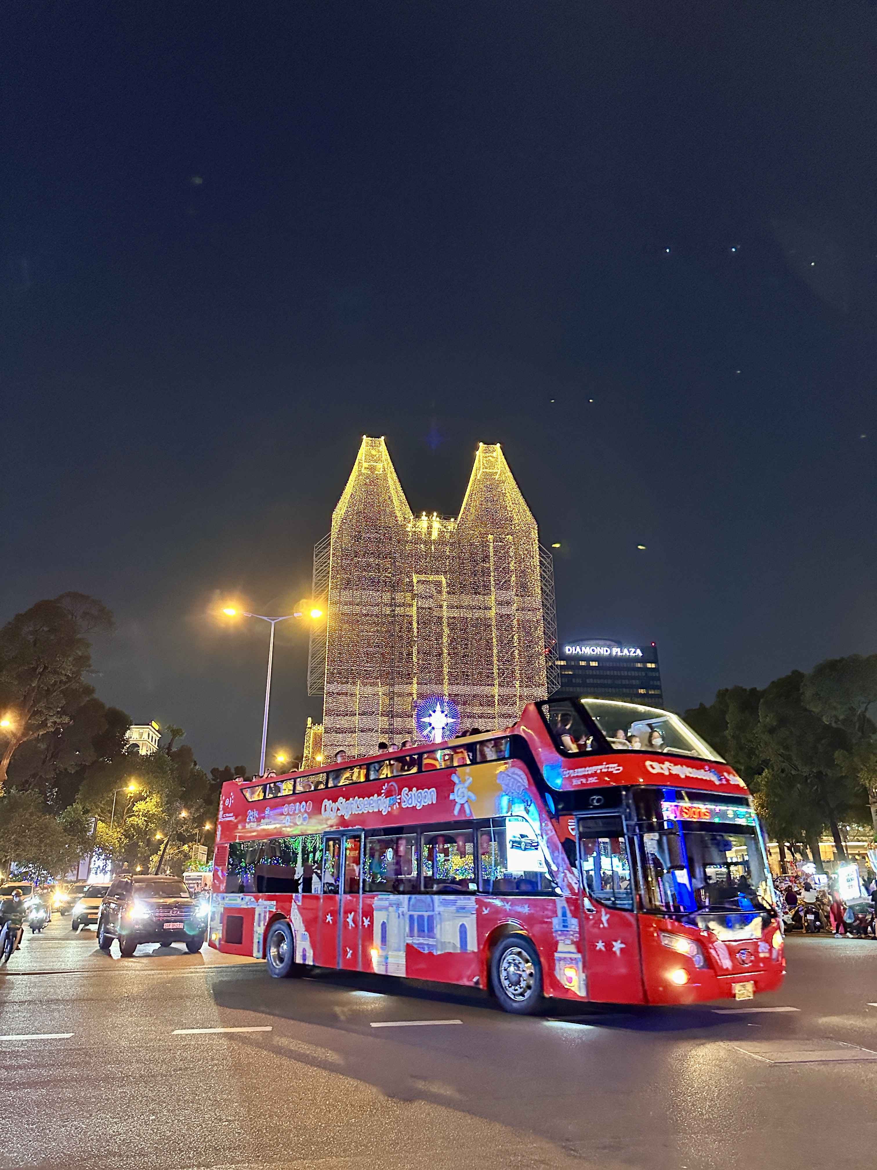 排队人太多没坐上的观光车